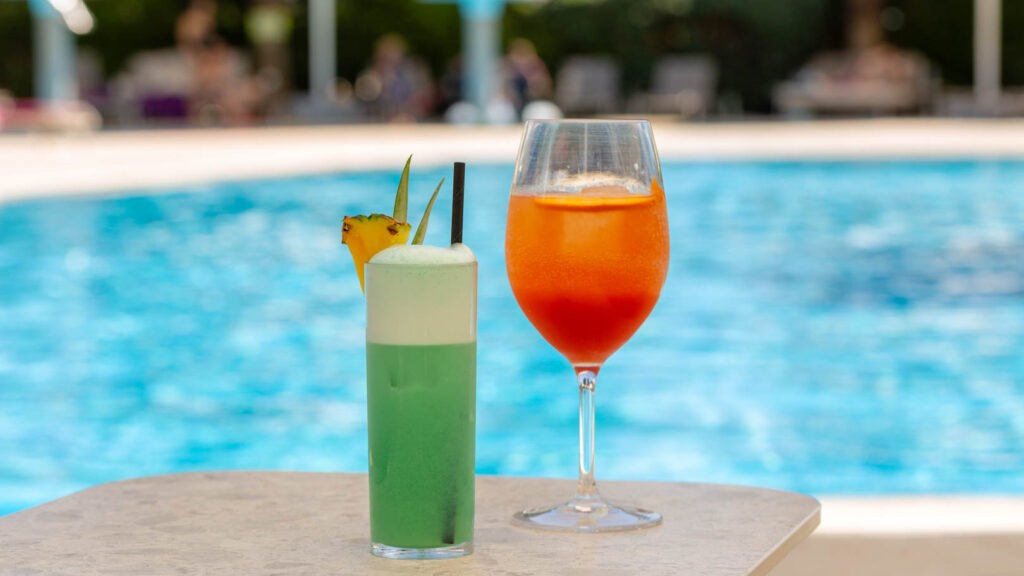 Refreshing drinks at MBar - Pool Hangout - Martinhal Quinta