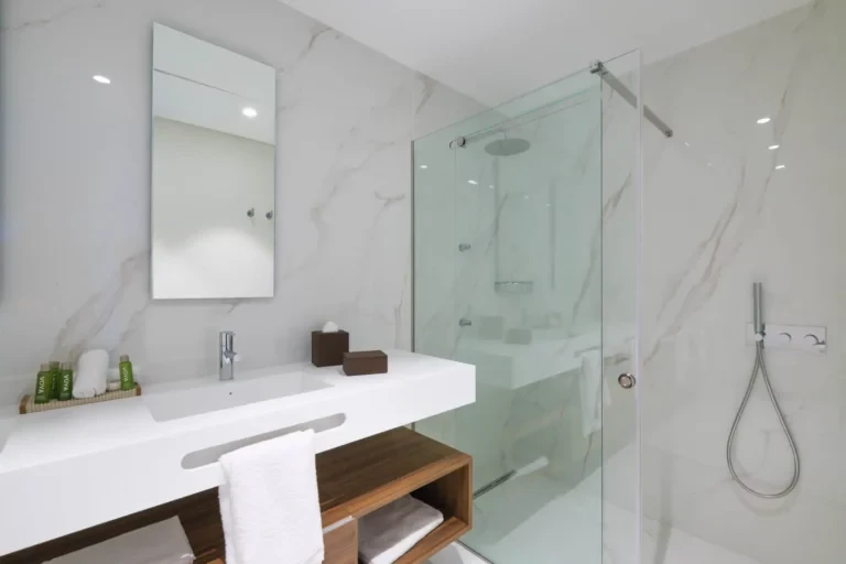 Martinhal Oriente 2-bedroom Superior Deluxe Apartment Bathroom