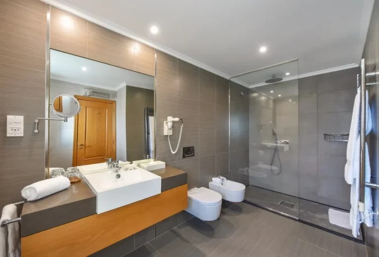 Martinhal Quinta 3-bedroom Superior Luxury Villa Bathroom
