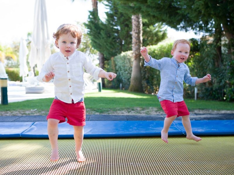 Martinhal Quinta trampolin with kids - Para ninos