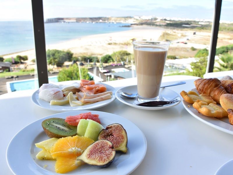 O Terraco Restaurant Breakfast with sea view